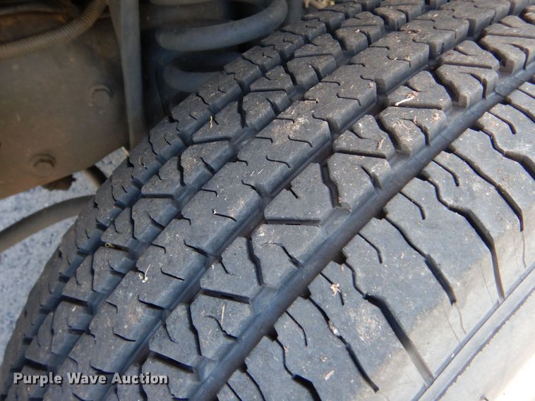 image for item MM9644 2013 Ford E450  shuttle bus