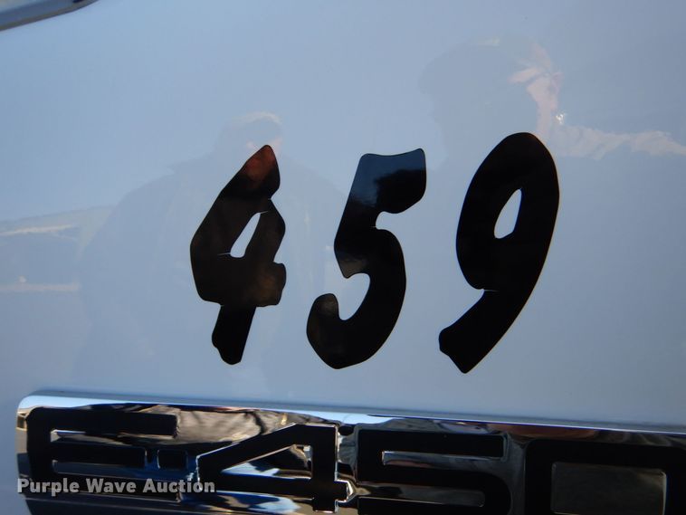 image for item MM9644 2013 Ford E450  shuttle bus