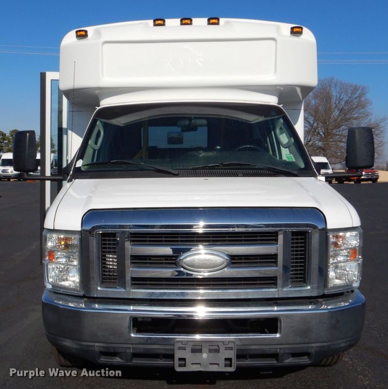 image for item MM9645 2014 Ford E450  shuttle bus