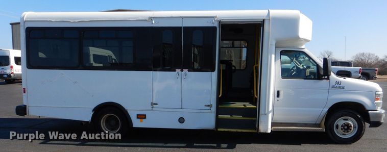 image for item MM9645 2014 Ford E450  shuttle bus