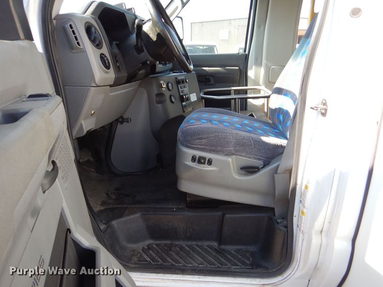image for item MM9645 2014 Ford E450  shuttle bus