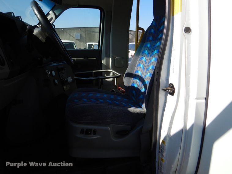 image for item MM9645 2014 Ford E450  shuttle bus