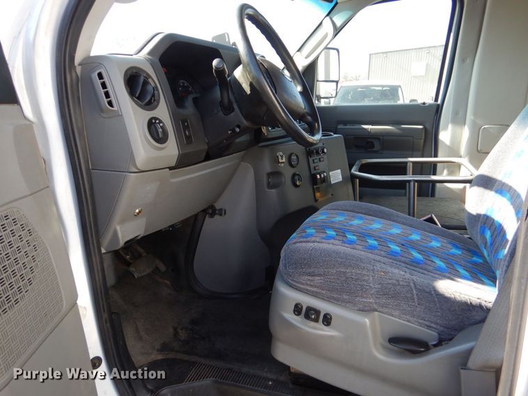 image for item MM9645 2014 Ford E450  shuttle bus