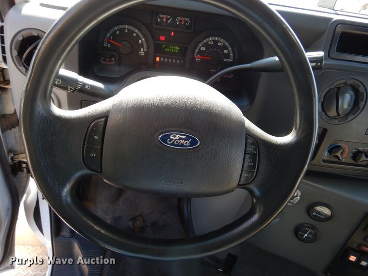 image for item MM9645 2014 Ford E450  shuttle bus