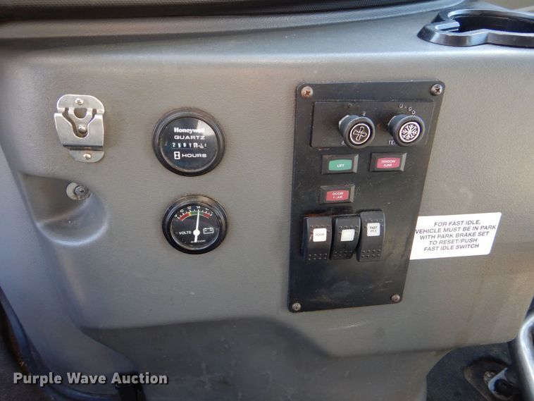 image for item MM9645 2014 Ford E450  shuttle bus