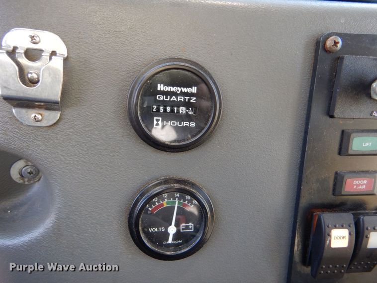 image for item MM9645 2014 Ford E450  shuttle bus