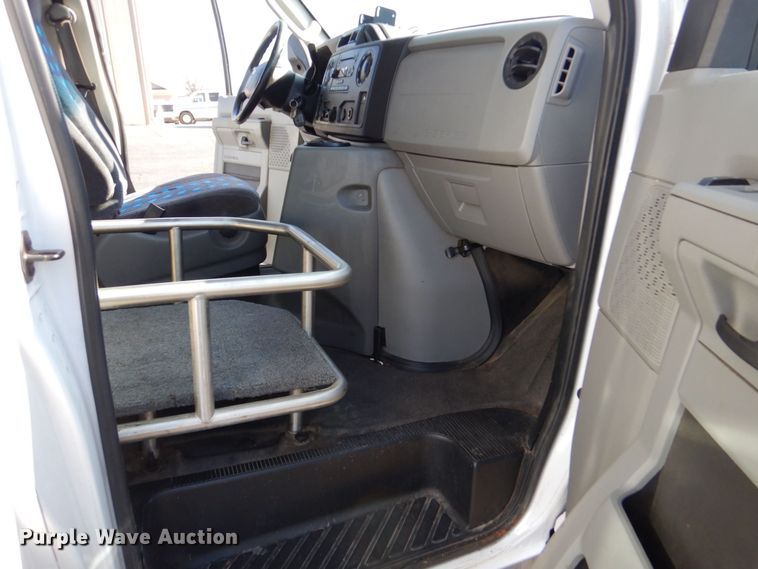 image for item MM9645 2014 Ford E450  shuttle bus