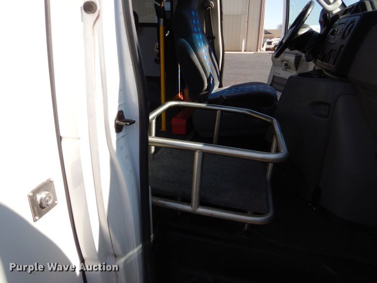 image for item MM9645 2014 Ford E450  shuttle bus