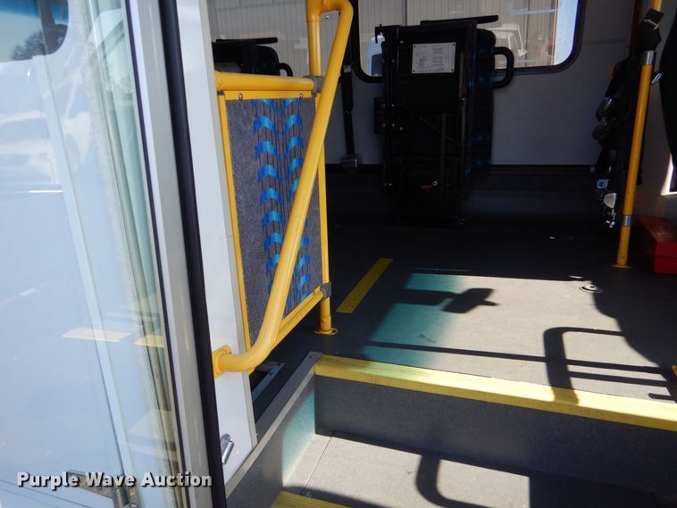 image for item MM9645 2014 Ford E450  shuttle bus