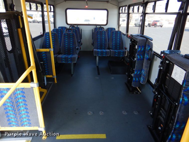 image for item MM9645 2014 Ford E450  shuttle bus