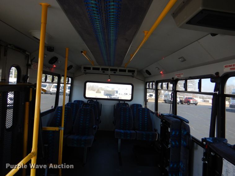 image for item MM9645 2014 Ford E450  shuttle bus