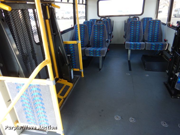 image for item MM9645 2014 Ford E450  shuttle bus