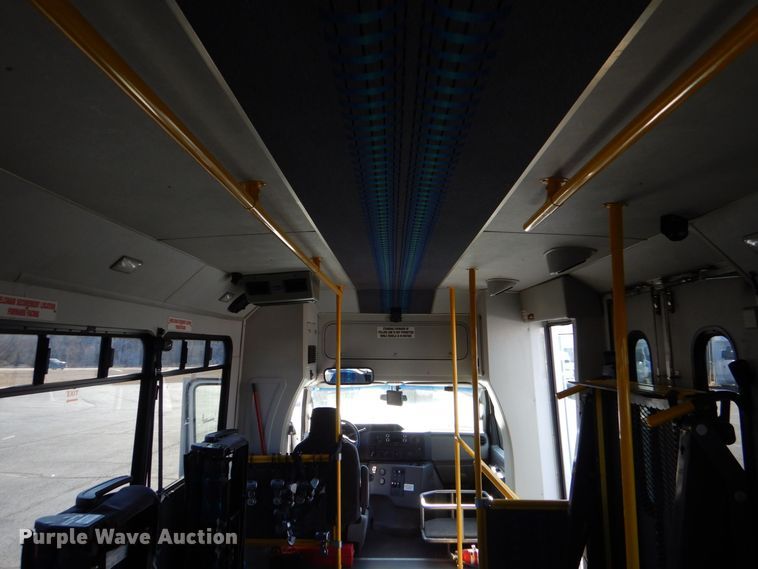 image for item MM9645 2014 Ford E450  shuttle bus