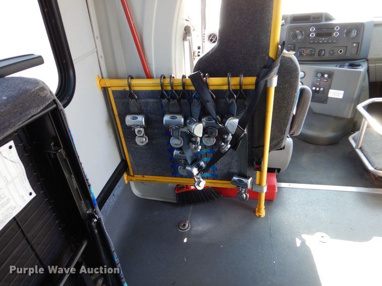 image for item MM9645 2014 Ford E450  shuttle bus