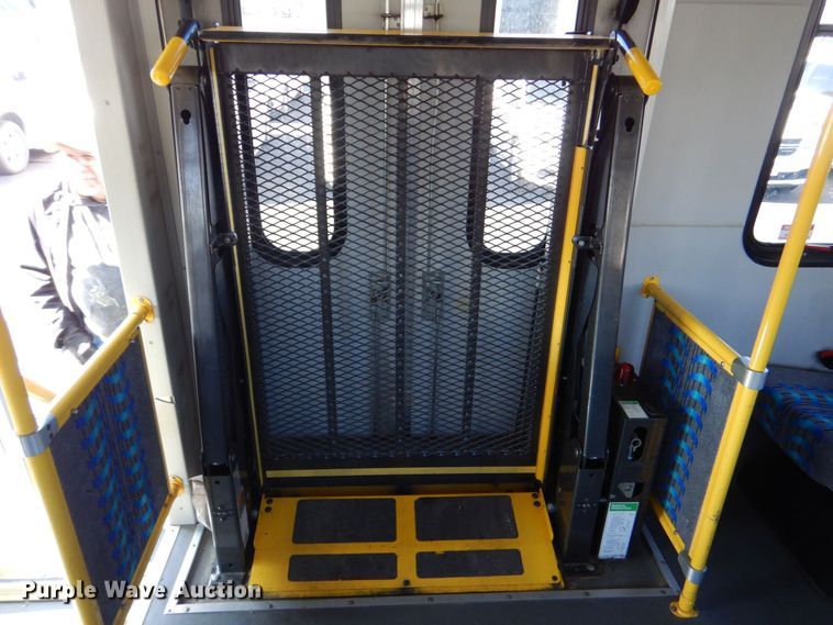 image for item MM9645 2014 Ford E450  shuttle bus