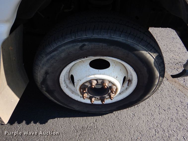 image for item MM9645 2014 Ford E450  shuttle bus