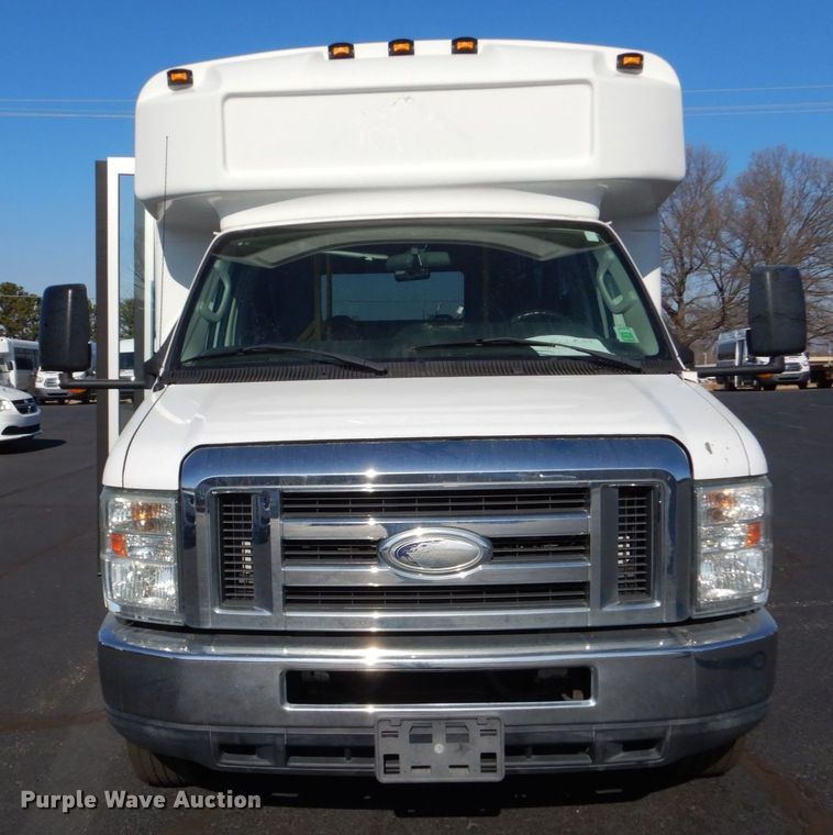 image for item MM9646 2014 Ford E450  shuttle bus