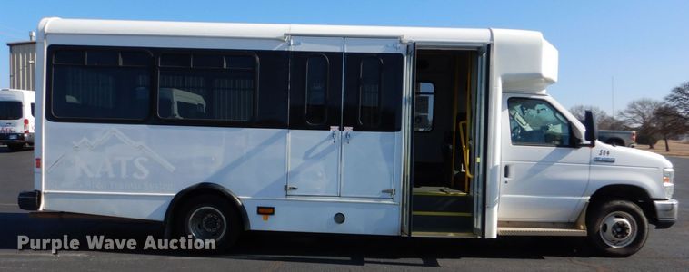 image for item MM9646 2014 Ford E450  shuttle bus