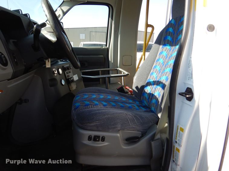 image for item MM9646 2014 Ford E450  shuttle bus