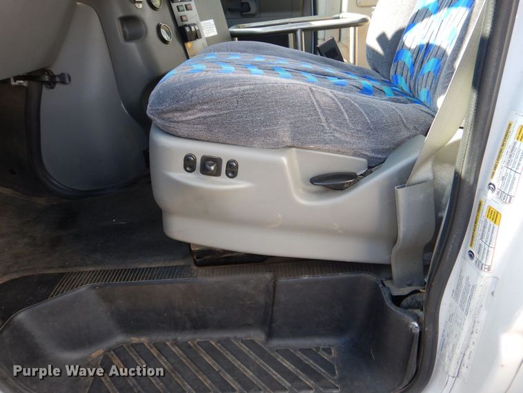 image for item MM9646 2014 Ford E450  shuttle bus