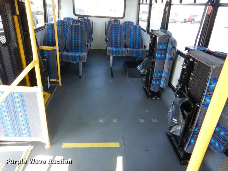 image for item MM9646 2014 Ford E450  shuttle bus