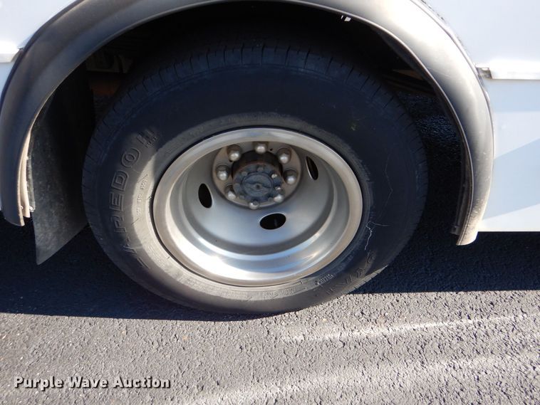 image for item MM9646 2014 Ford E450  shuttle bus