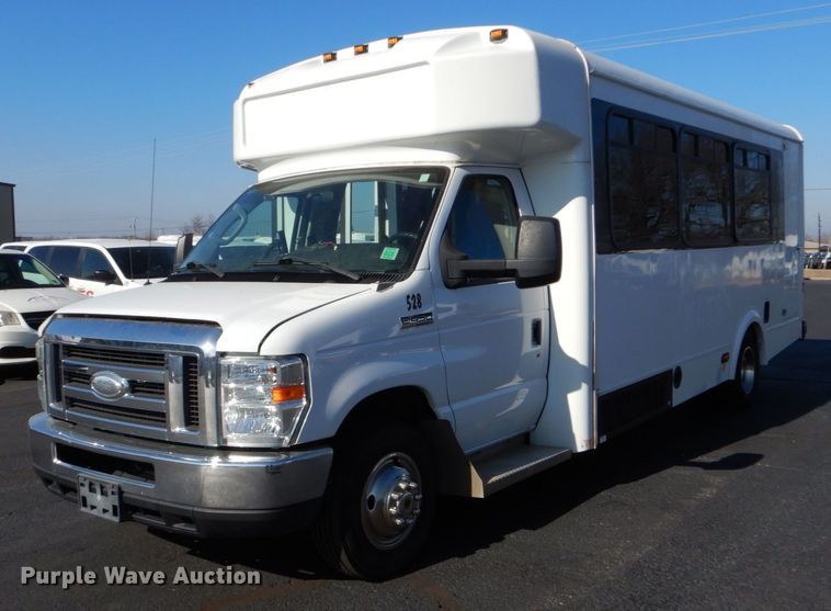 image for item MM9647 2016 Ford E450  shuttle bus