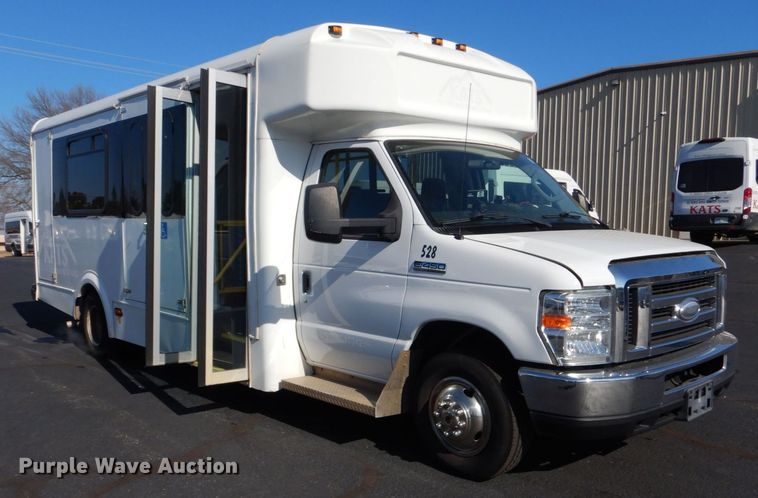 image for item MM9647 2016 Ford E450  shuttle bus