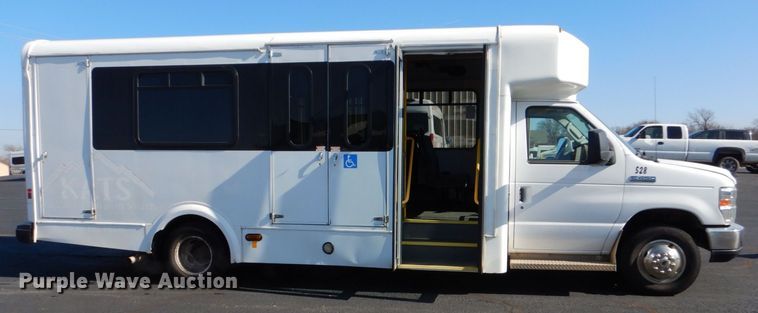 image for item MM9647 2016 Ford E450  shuttle bus