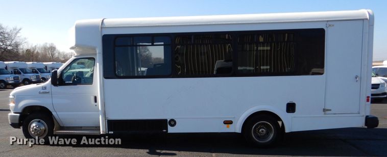 image for item MM9647 2016 Ford E450  shuttle bus