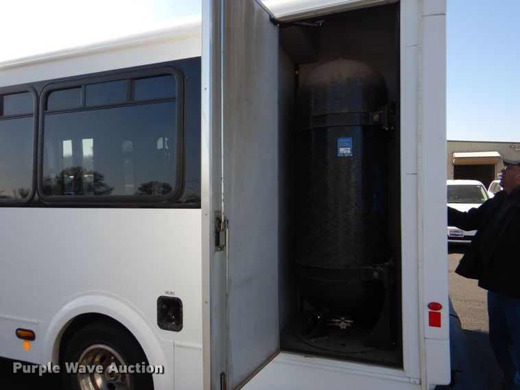 image for item MM9647 2016 Ford E450  shuttle bus