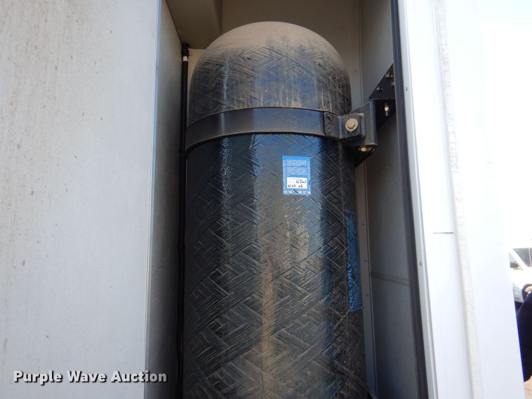 image for item MM9647 2016 Ford E450  shuttle bus