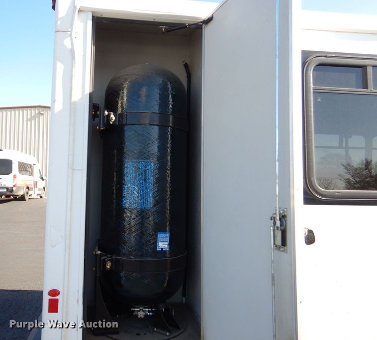 image for item MM9647 2016 Ford E450  shuttle bus