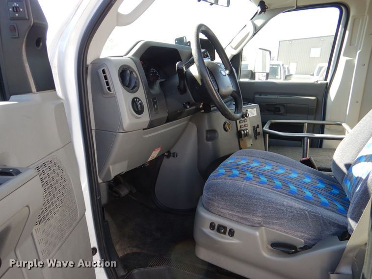 image for item MM9647 2016 Ford E450  shuttle bus