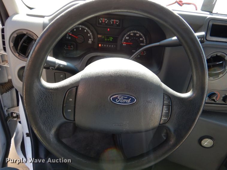 image for item MM9647 2016 Ford E450  shuttle bus