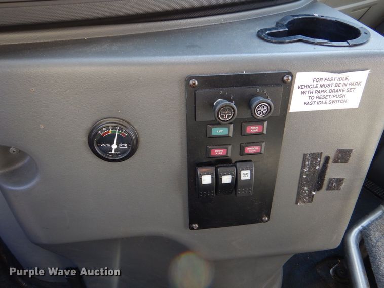 image for item MM9647 2016 Ford E450  shuttle bus