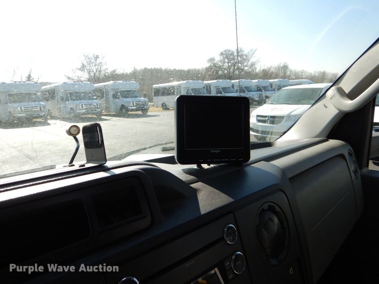 image for item MM9647 2016 Ford E450  shuttle bus