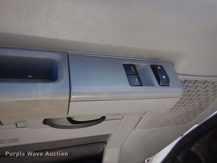 image for item MM9647 2016 Ford E450  shuttle bus