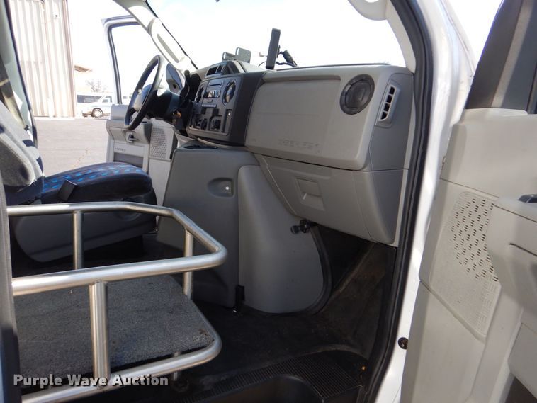 image for item MM9647 2016 Ford E450  shuttle bus