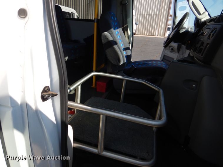 image for item MM9647 2016 Ford E450  shuttle bus