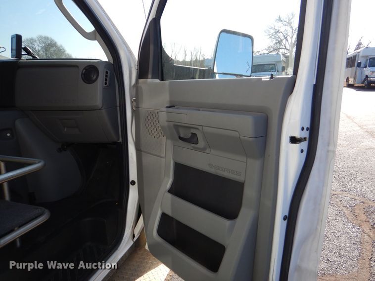 image for item MM9647 2016 Ford E450  shuttle bus