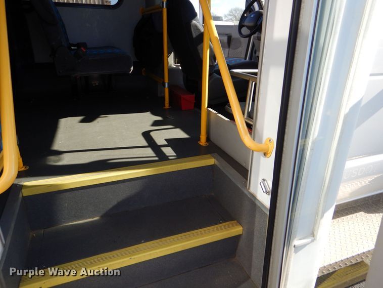 image for item MM9647 2016 Ford E450  shuttle bus