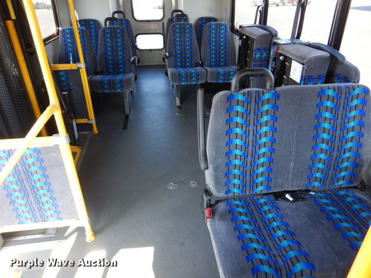 image for item MM9647 2016 Ford E450  shuttle bus