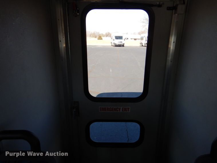 image for item MM9647 2016 Ford E450  shuttle bus