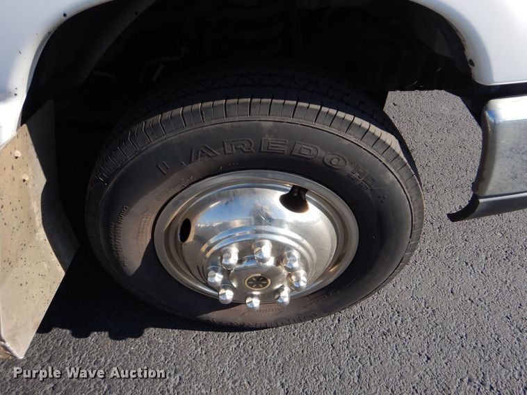 image for item MM9647 2016 Ford E450  shuttle bus