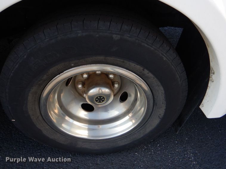 image for item MM9647 2016 Ford E450  shuttle bus