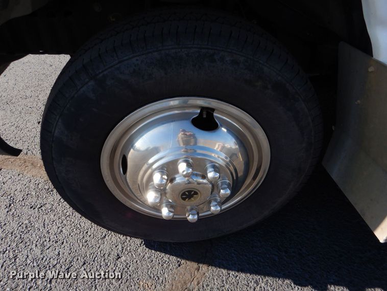 image for item MM9647 2016 Ford E450  shuttle bus