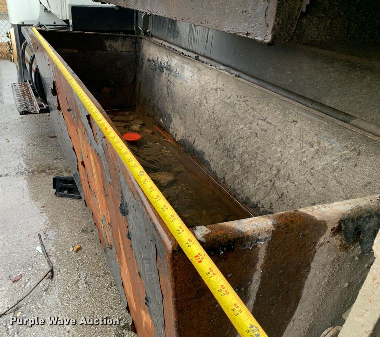 image for item MM9698 2003 International 740  pothole patcher truck