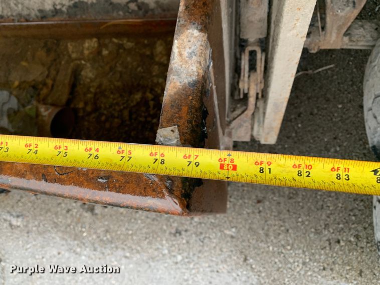 image for item MM9698 2003 International 740  pothole patcher truck