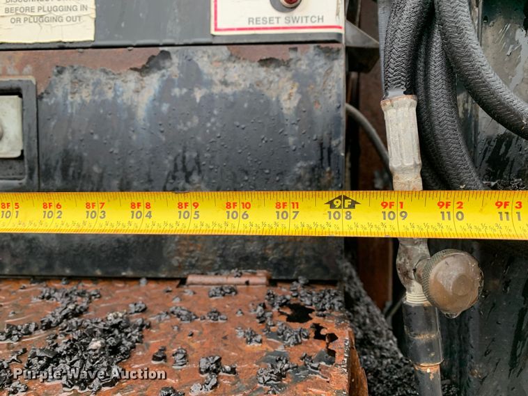 image for item MM9698 2003 International 740  pothole patcher truck